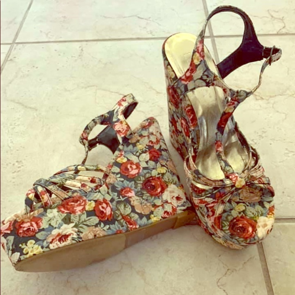 Liliana wedge heels